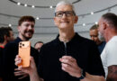 Apple removes ICE tracking apps after Trump AG pressure