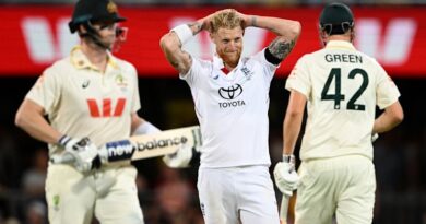 Australia cash in on dropped catches, wayward bowling to forge first-innings lead