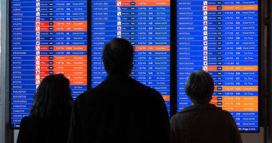 Airlines waive change fees ahead of another monster winter storm Airlines waive change fees ahead of another monster winter storm