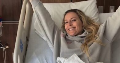 Vonn returns home to US after horrific crash Vonn returns home to US after horrific crash