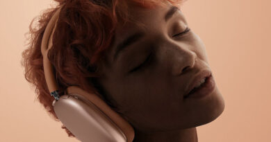 Apple unveils second-generation AirPods Max at $549 Apple unveils second-generation AirPods Max at $549