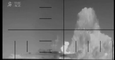 US submarine sinks Iranian warship US submarine sinks Iranian warship