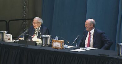 Berkshire Hathaway returns to airlines with $2.6 billion stake in Delta Air Lines