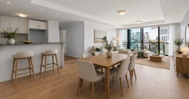 First home buyers battle for $612,000 South Melbourne pad