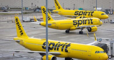 Spirit Airlines prepares to shut down after failing to reach lifeline bailout deal
