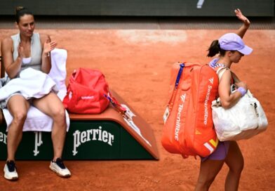 Swiatek exits French Open, Zverev, Ruud eye quarters