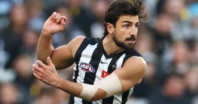 AFL round 20 teams and tips: Daicos in despite ankle woes as Pies, Crows name sides for blockbuster clash