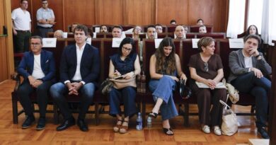La Justicia condena al hermano de Pedro Sánchez a nueve años de inhabilitación por prevaricar pero le absuelve de tráfico de influencias La Justicia condena al hermano de Pedro Sánchez a nueve años de inhabilitación por prevaricar pero le absuelve de tráfico de influencias
