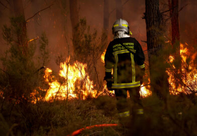 Spain and France wildfires force more than 300,000 to flee as Macron calls crisis meeting