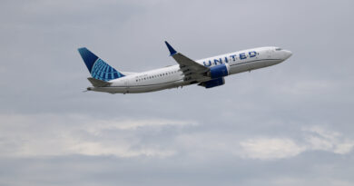 United earnings top estimates but airline expects $6 billion in added fuel costs United earnings top estimates but airline expects $6 billion in added fuel costs