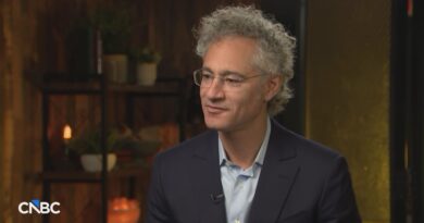 Palantir jumps 16% on ‘otherworldly’ commercial revenue — here’s what’s driving the demand