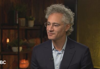 Palantir jumps 16% on ‘otherworldly’ commercial revenue — here’s what’s driving the demand