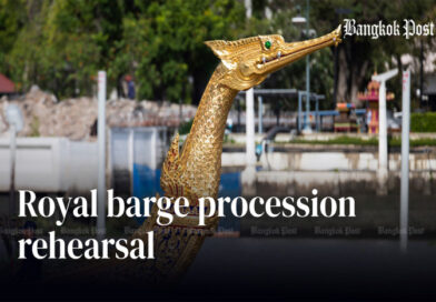 Royal barge procession rehearsal gets under way in Bangkok