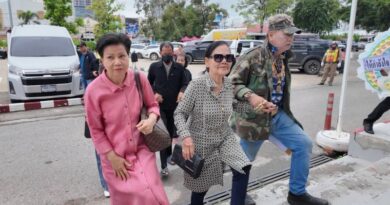 ‘Aunt Da’, estate administrator report to Khon Kaen police over temple trespass, related offences ‘Aunt Da’, estate administrator report to Khon Kaen police over temple trespass, related offences