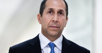 Federal prosecutors probe Jeffrey Epstein estate executors, WSJ reports Federal prosecutors probe Jeffrey Epstein estate executors, WSJ reports
