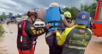Flash floods hit Phetchabun as Pasak River overflows Flash floods hit Phetchabun as Pasak River overflows
