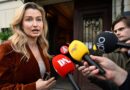 Jimmie Åkesson duckar media – smet in på Sagerska