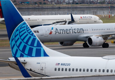 Nor’easter delays hundreds of flights, airlines waive change fees Nor’easter delays hundreds of flights, airlines waive change fees