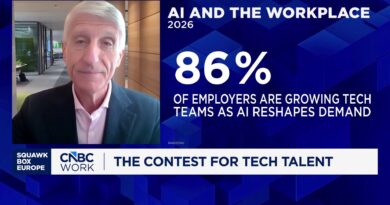 Banks and healthcare firms are outbidding tech for software talent, major recruiter says Banks and healthcare firms are outbidding tech for software talent, major recruiter says