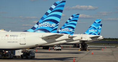 JetBlue posts bigger loss on fuel costs, but CEO says margins improving