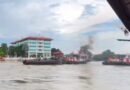 River tugboat capsizes in strong current in Ayutthaya River tugboat capsizes in strong current in Ayutthaya