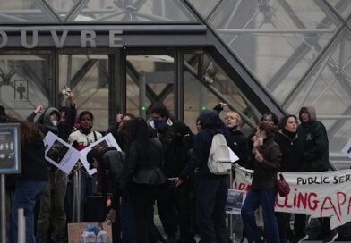 Students blockade Louvre as France rolls out local curfews