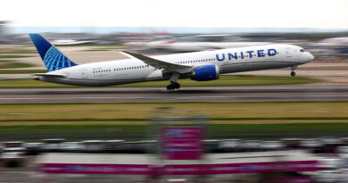 United Airlines slashes 2026 profit outlook on fuel prices, but travelers keep booking despite higher fares